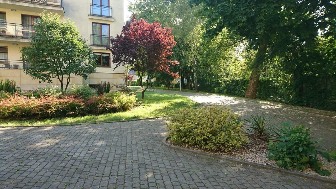 Quiet And Spacious Apartment With Garage Option 克拉科夫 外观 照片