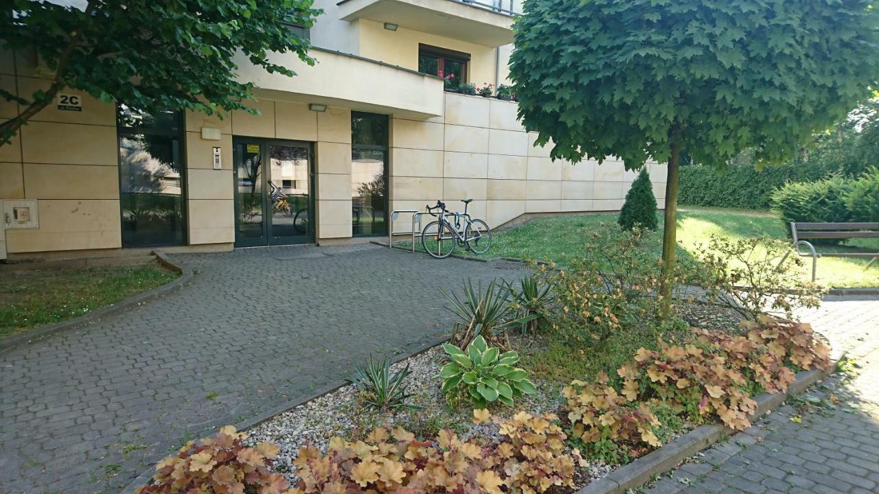 Quiet And Spacious Apartment With Garage Option 克拉科夫 外观 照片