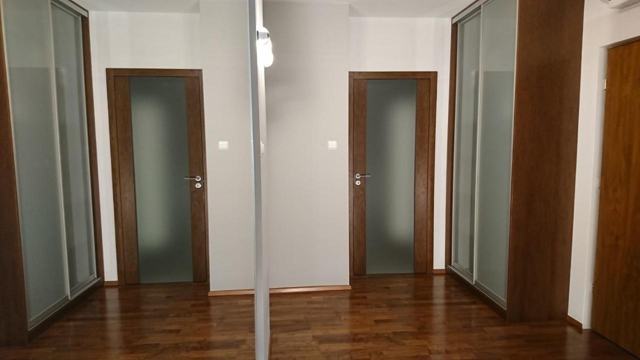Quiet And Spacious Apartment With Garage Option 克拉科夫 外观 照片