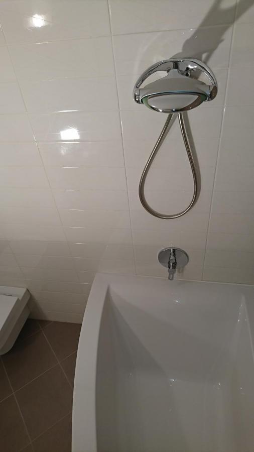 Quiet And Spacious Apartment With Garage Option 克拉科夫 外观 照片